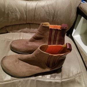 Fluevog sz 9.5 ankle boots